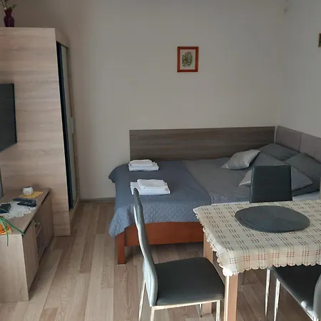 - Cieplice Apartment