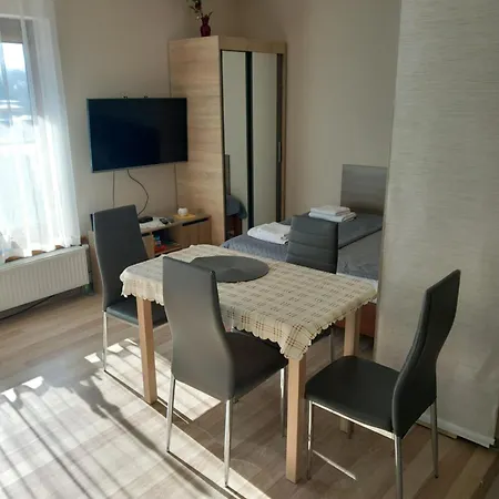 - Cieplice Apartment *