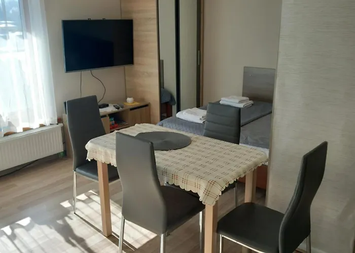 - Cieplice Apartment *